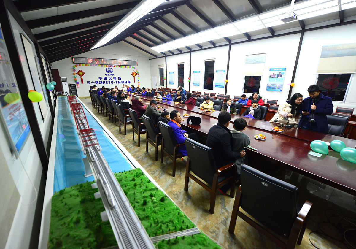 集成公司副总经理邓总调研嵊州分公司信息化项目，并参观治水大脑指挥中心和嵊州市水投集团