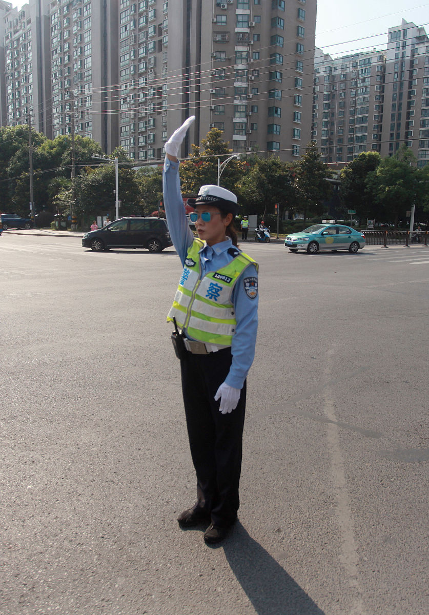 交警指挥岗位优秀个人表现标准：全面解析