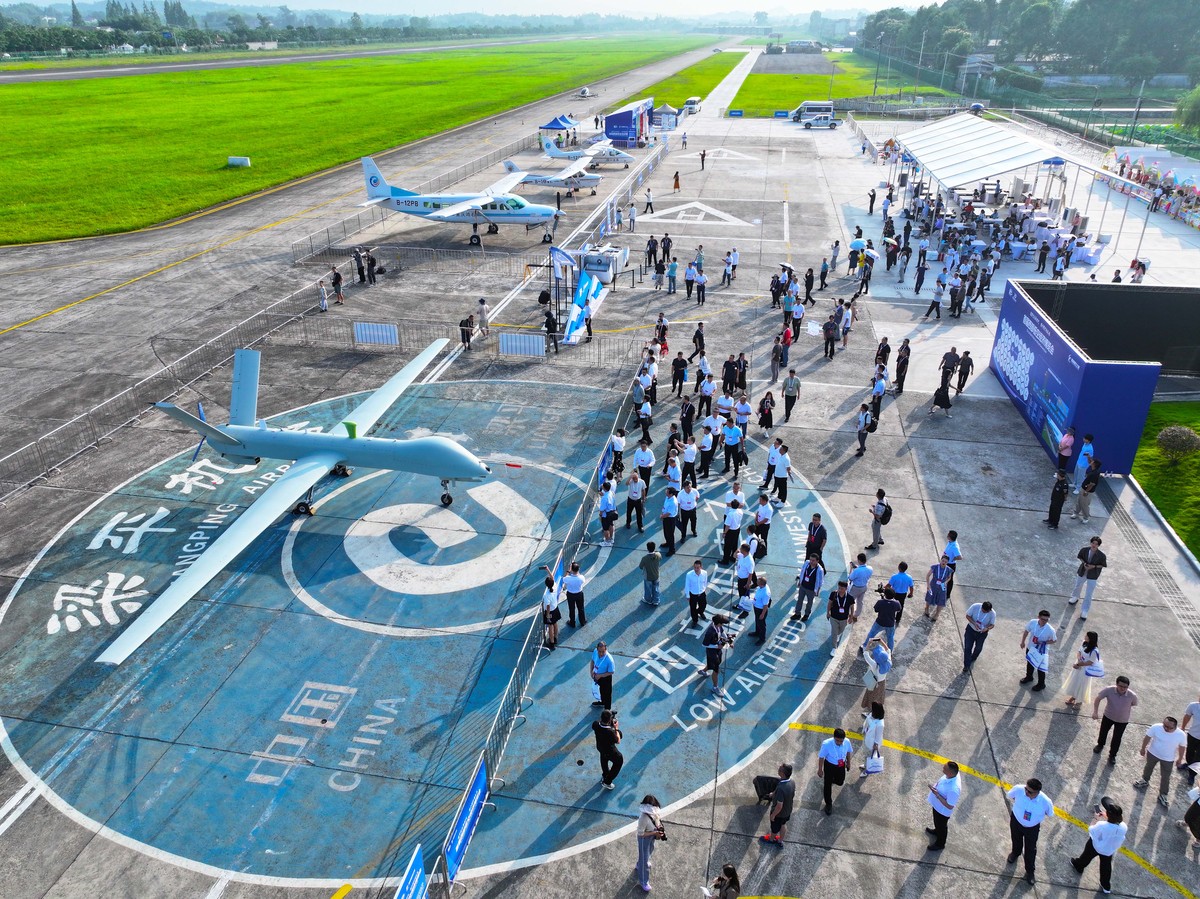 重庆机场集团获30亿注资，航空业迎新发展