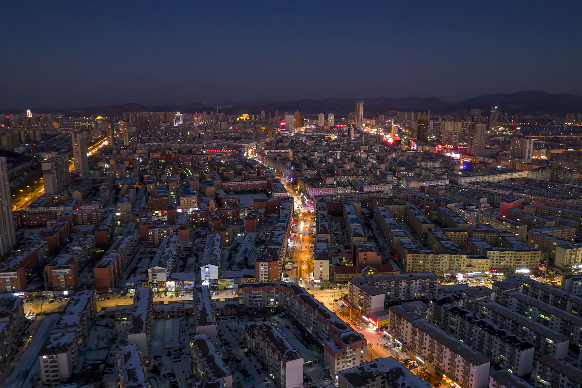 2021年11月24日,航拍吉林北山夜景.