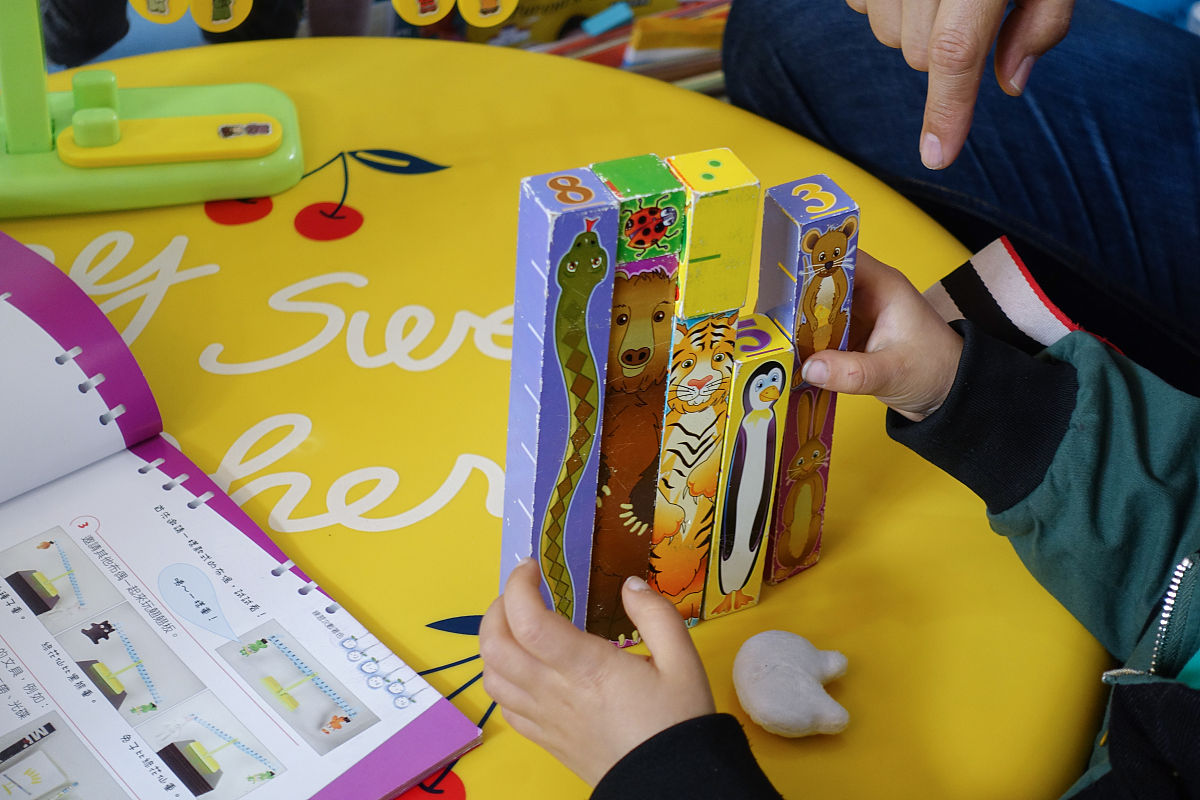 写一篇计算机科学与技术专业的学生的自我鉴定内容包含 怀化学院、学习刻苦、政治立场坚定、热爱专业、向上、动手能力强、有理想有抱负、获得过特等奖学金、国家励志奖学金、蓝桥杯省二等奖的等