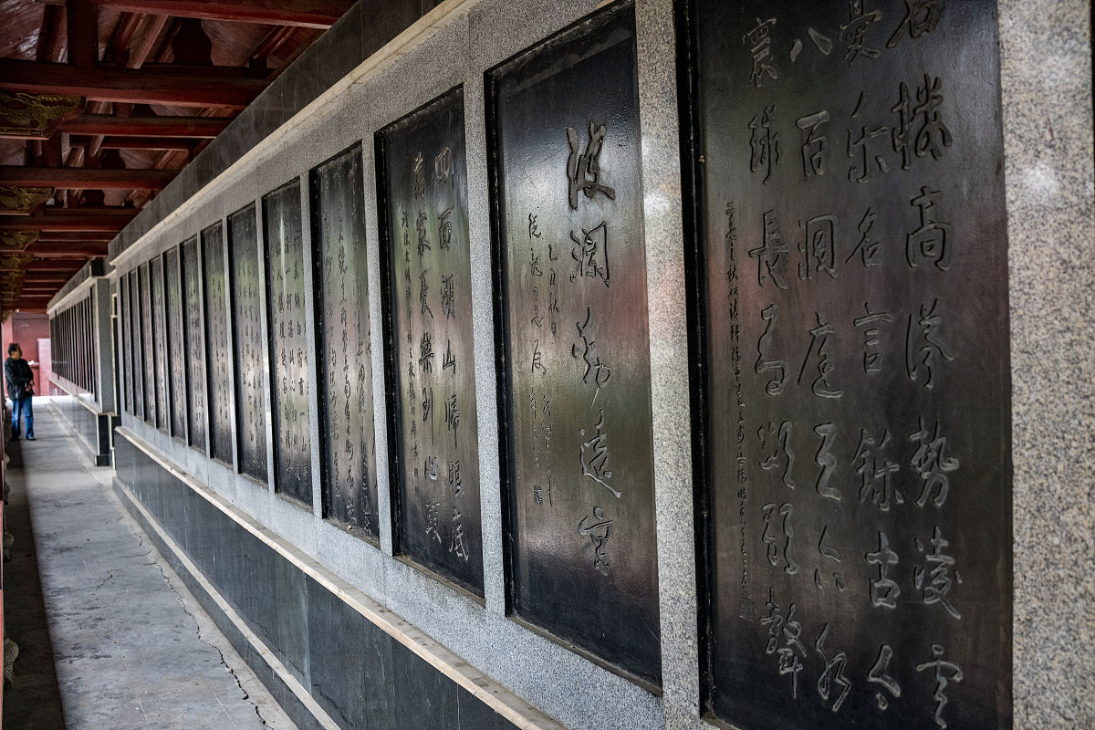 2019年11月18日,湖南岳阳,岳阳楼景区.岳阳楼历代文人骚客留下的碑林