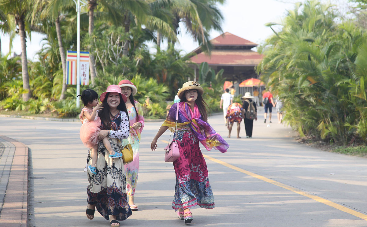 写篇标题为旅行让我收获了珍贵的人生经历 的1200字文章并重新取个小红书爆文标题