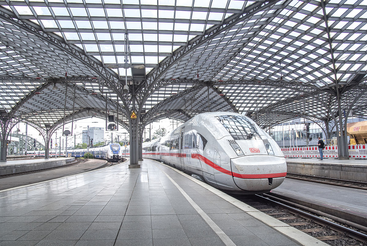 2019年成都铁路学校就业前景分析：机遇与挑战并存