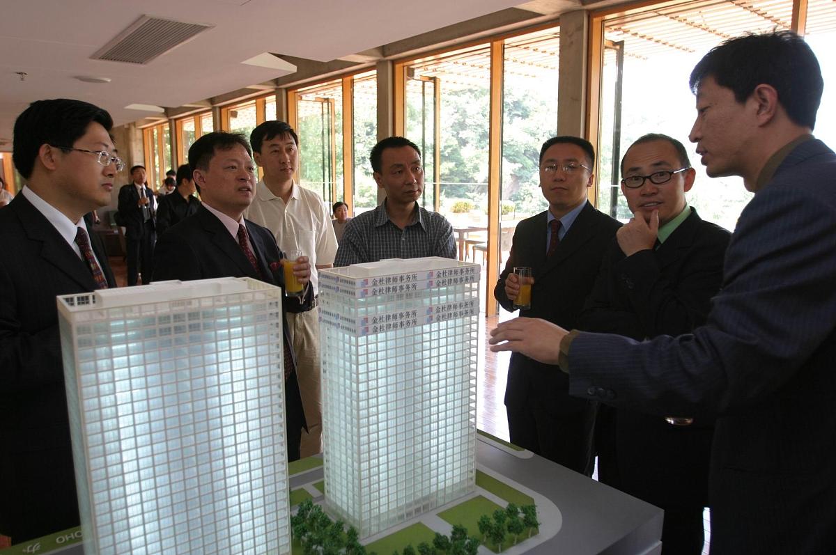 "非典"之后,金杜律师事务所(7月4日)与建外soho签订购房合同,成交金额
