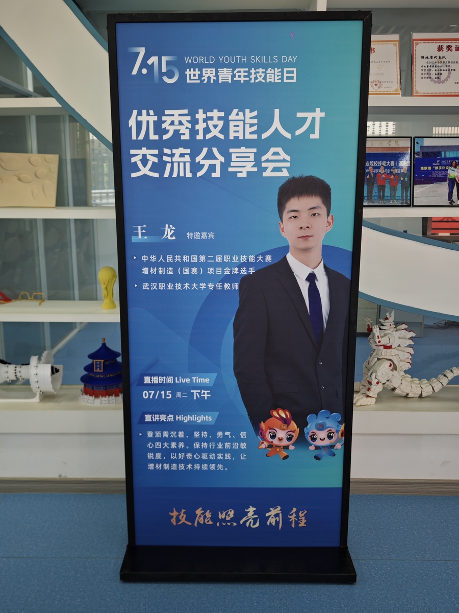 武汉职业技术学院王牌专业：电子信息、汽车服务、建筑工程、旅游管理