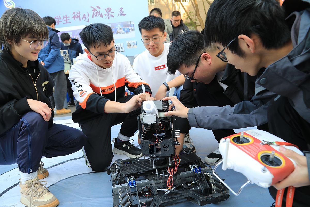 邓州人工智能学校无人机应用好不好？有什么招生要求