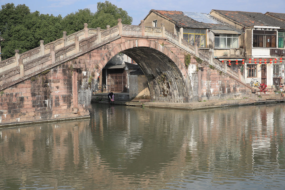 宁波东钱湖旅游学校2023年专业设置：旅游管理、酒店管理等