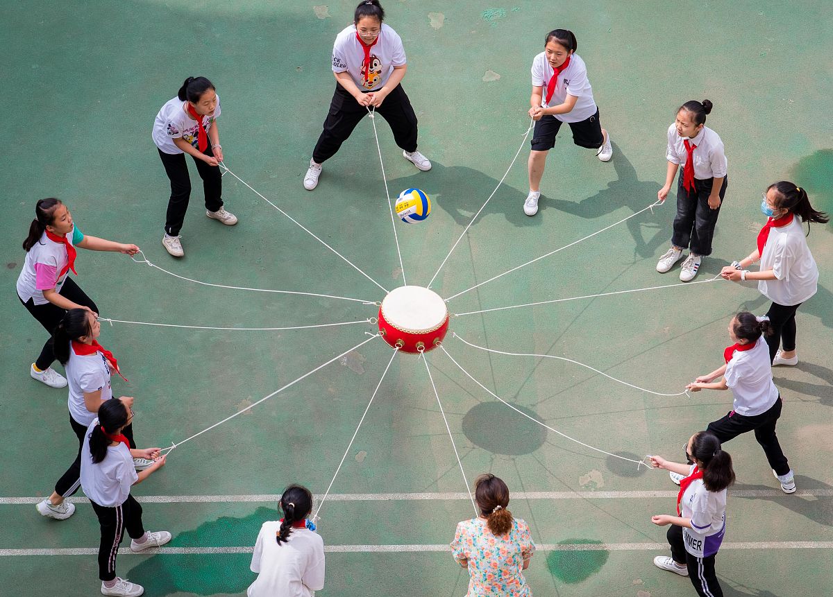 小学生颠球教学策略: 培养耐心与技巧