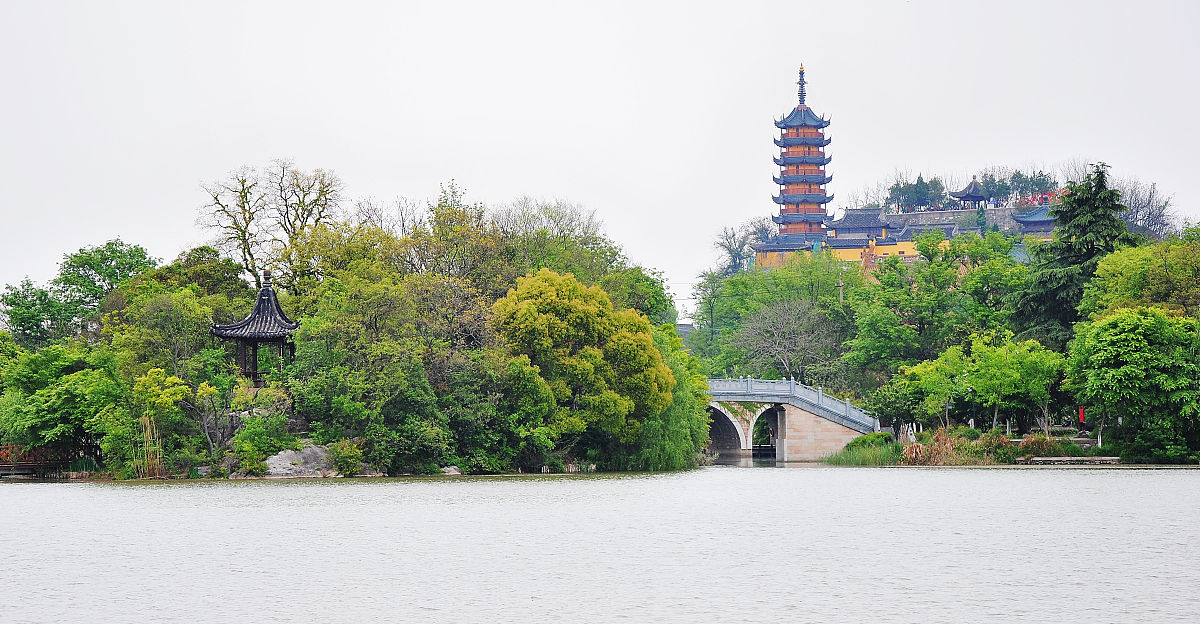 2021年4月14日,江苏镇江,金山风景区.