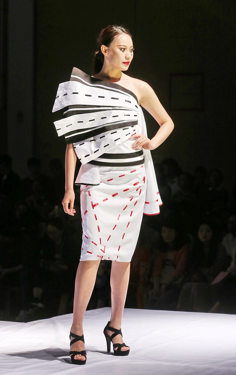 周五夜放克v4 手游更新日志 - 新增电吉他手角色和多人对战模式