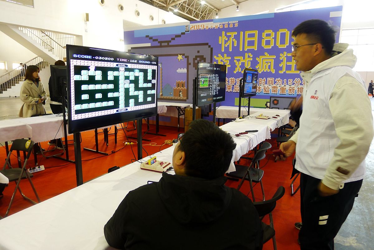 游戏周边新品速览 | 酷炫手办、T恤、鼠标垫、背包，尽在 [网站名称]