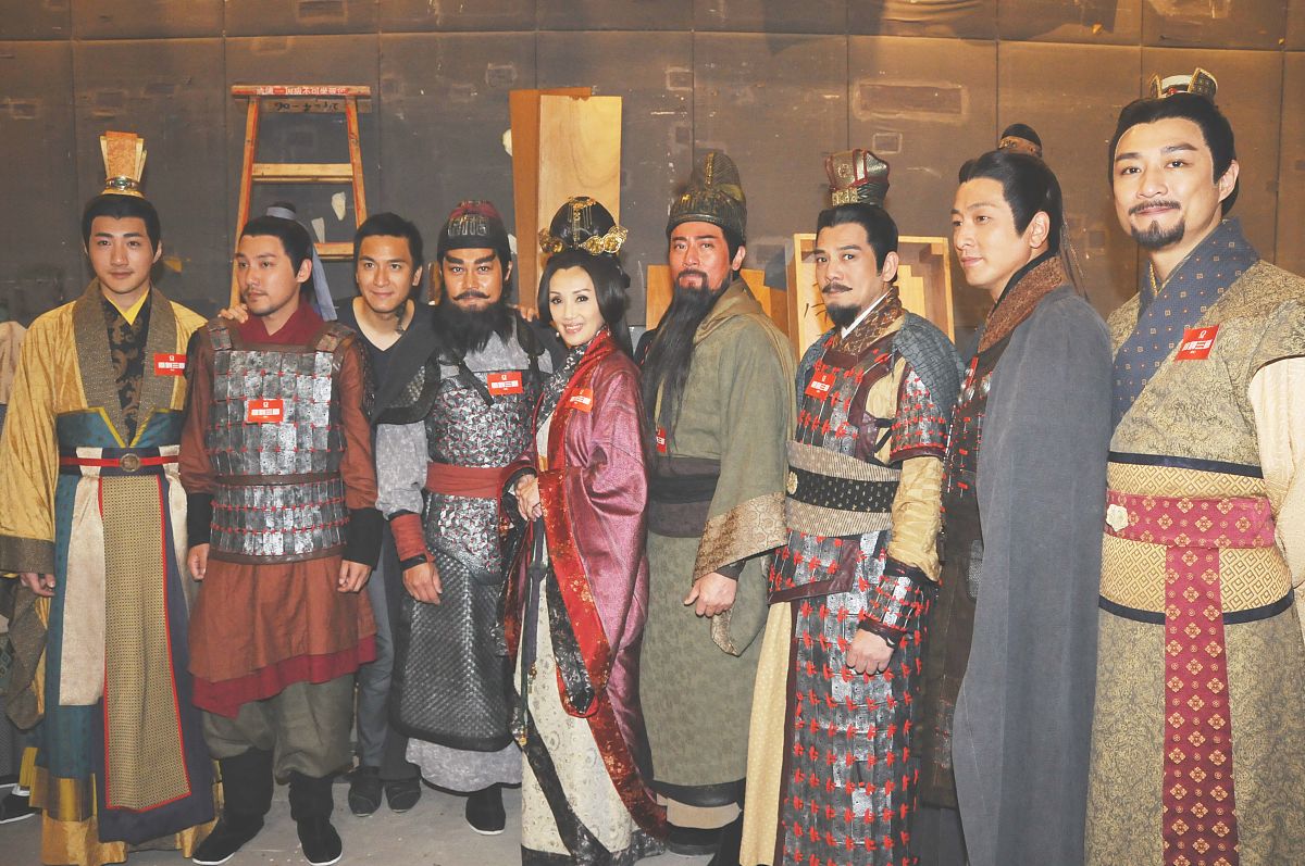 请参考以下内容重新生成一篇不少于800汉字的原创文章不要和网上的文章有重复。主题是：《历史剧电视剧排行榜前十名评分高口碑最好的必看历史剧》语言要幽默口语化。历史剧电视剧排行榜前十名《康熙王朝》、《贞观之治》、《大秦帝国之裂变》、《汉武大帝》、《大秦帝国之纵横》、《走向共和》、《东周列国▪春秋篇》、《雍正王朝》、《大明王朝1566》、《三国演义》。