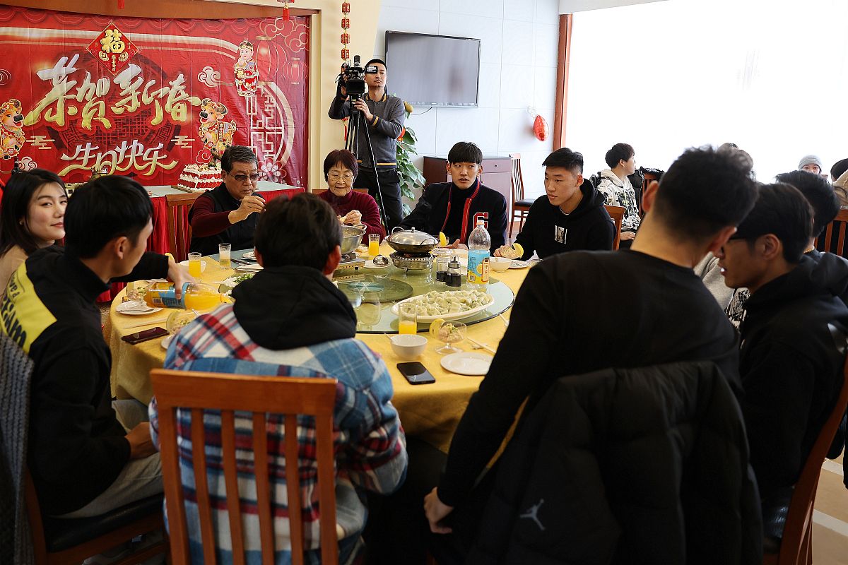 中秋国庆双节聚餐通知 - 公司盛情邀约，共度佳节！