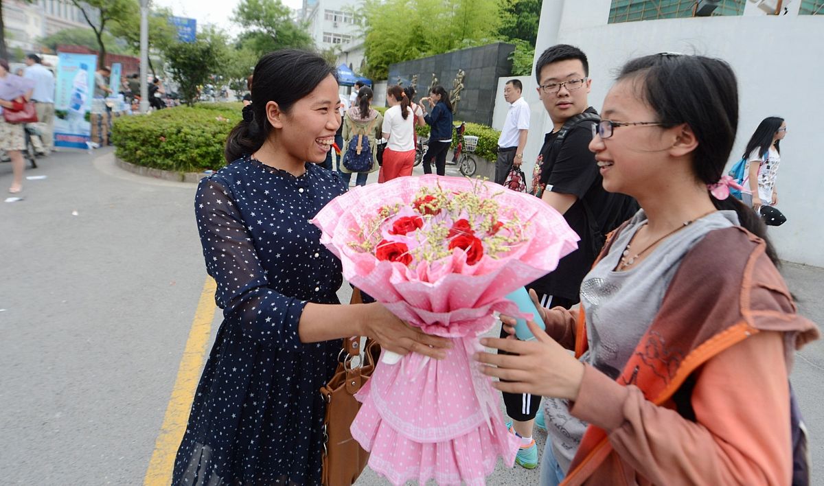 楚雄师范学院部分在校生对于母亲节文化知多少的研究创新
