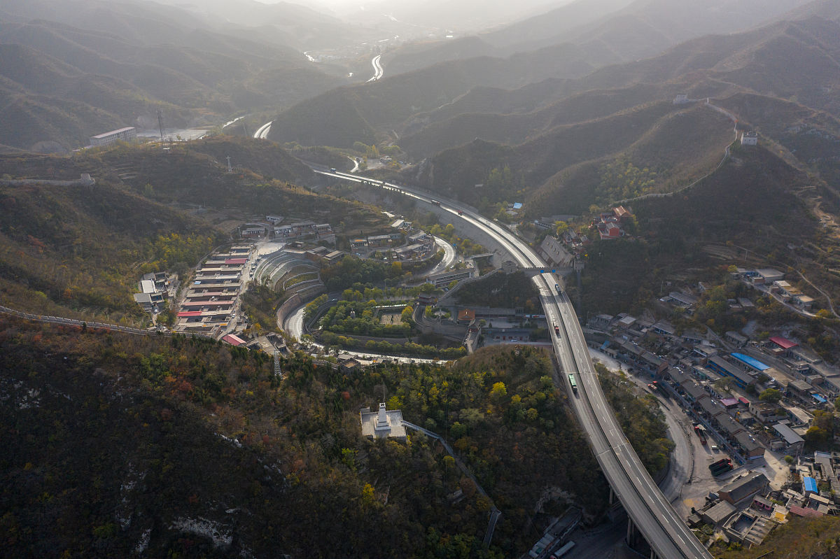 2020年10月31日,航拍于山西省阳泉市平定县固关长城景区.