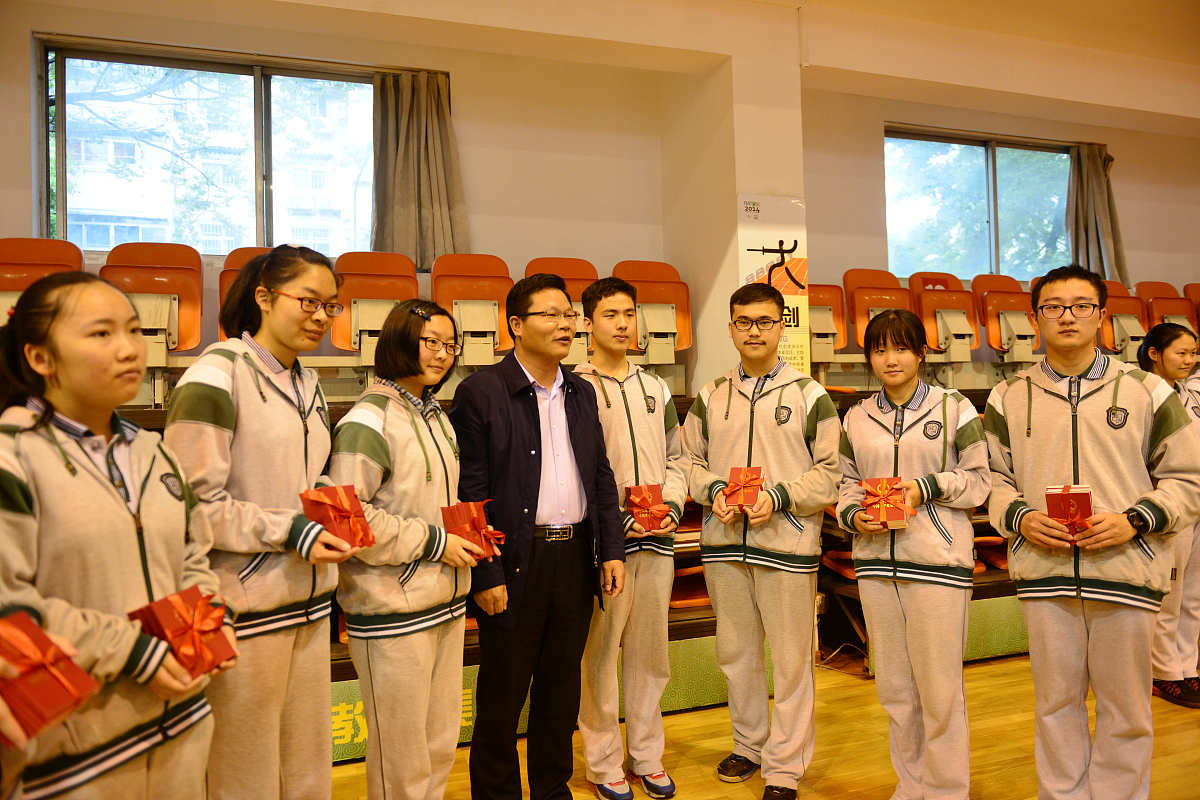 重庆市轻轨学校师资力量雄厚，打造轨道交通领域人才摇篮