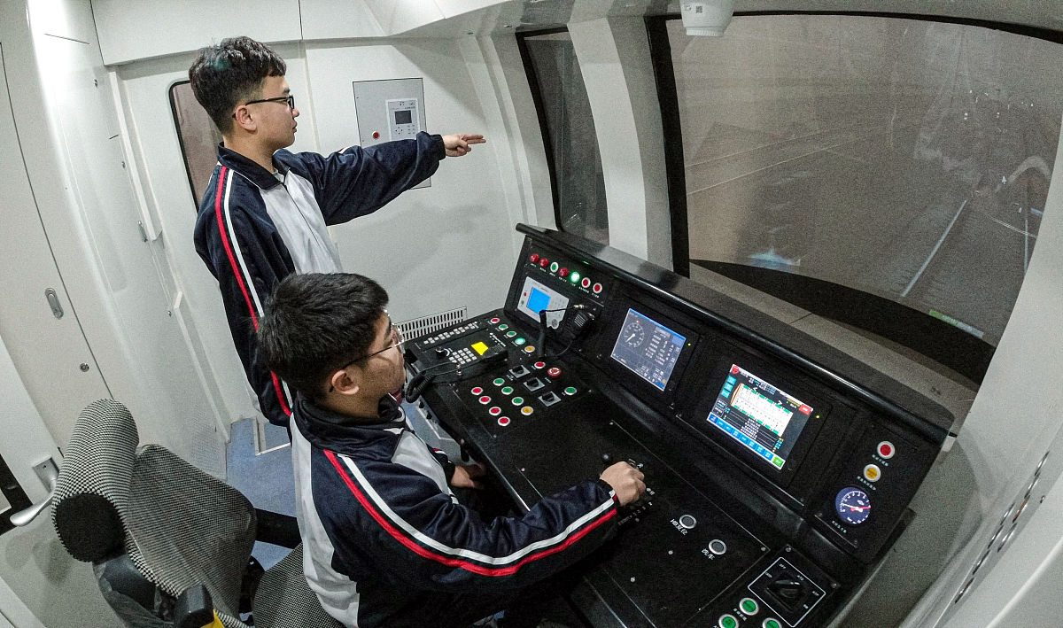 如何在高铁学校中做出选择_贵阳高铁专业学校