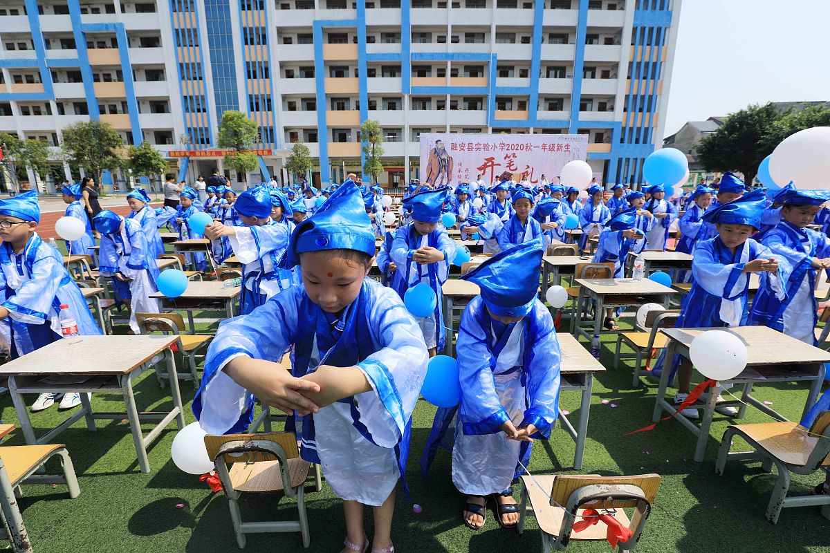 重庆市三峡水利电力学校服装制作与生产管理专业好就业吗