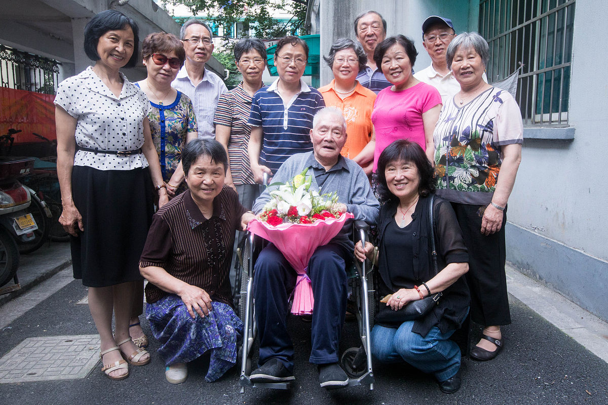 艺海之声合唱团走进敬老院尉问老人与残友怎么发朋友圈