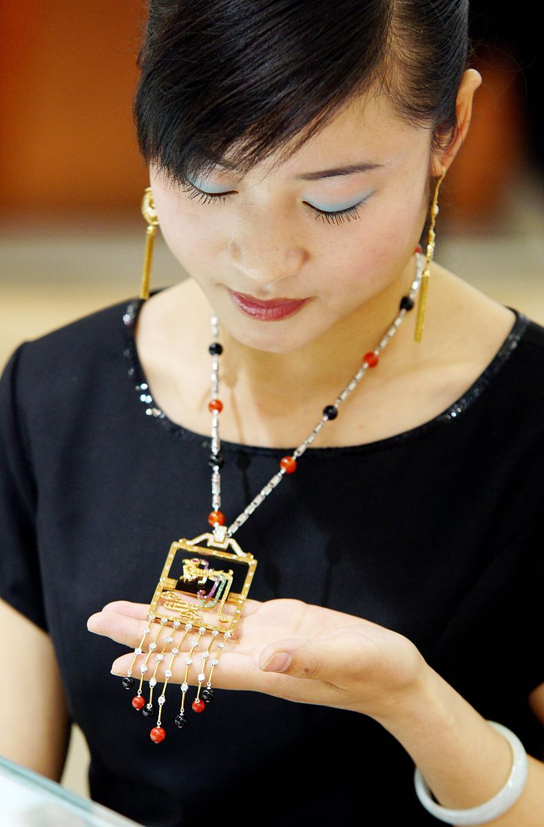 泰国西米巾和本命佛佩戴指南：文化传承与美观兼顾