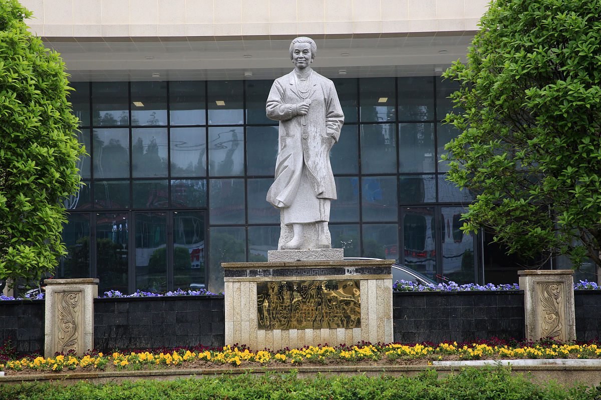 重庆知行卫生学校南丁格尔雕塑