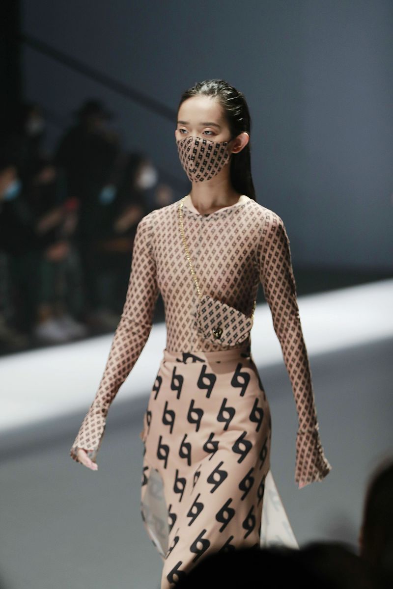 文豪迷犬怪奇谭国服版：角色扮演小游戏，文豪与宠物犬的奇幻冒险