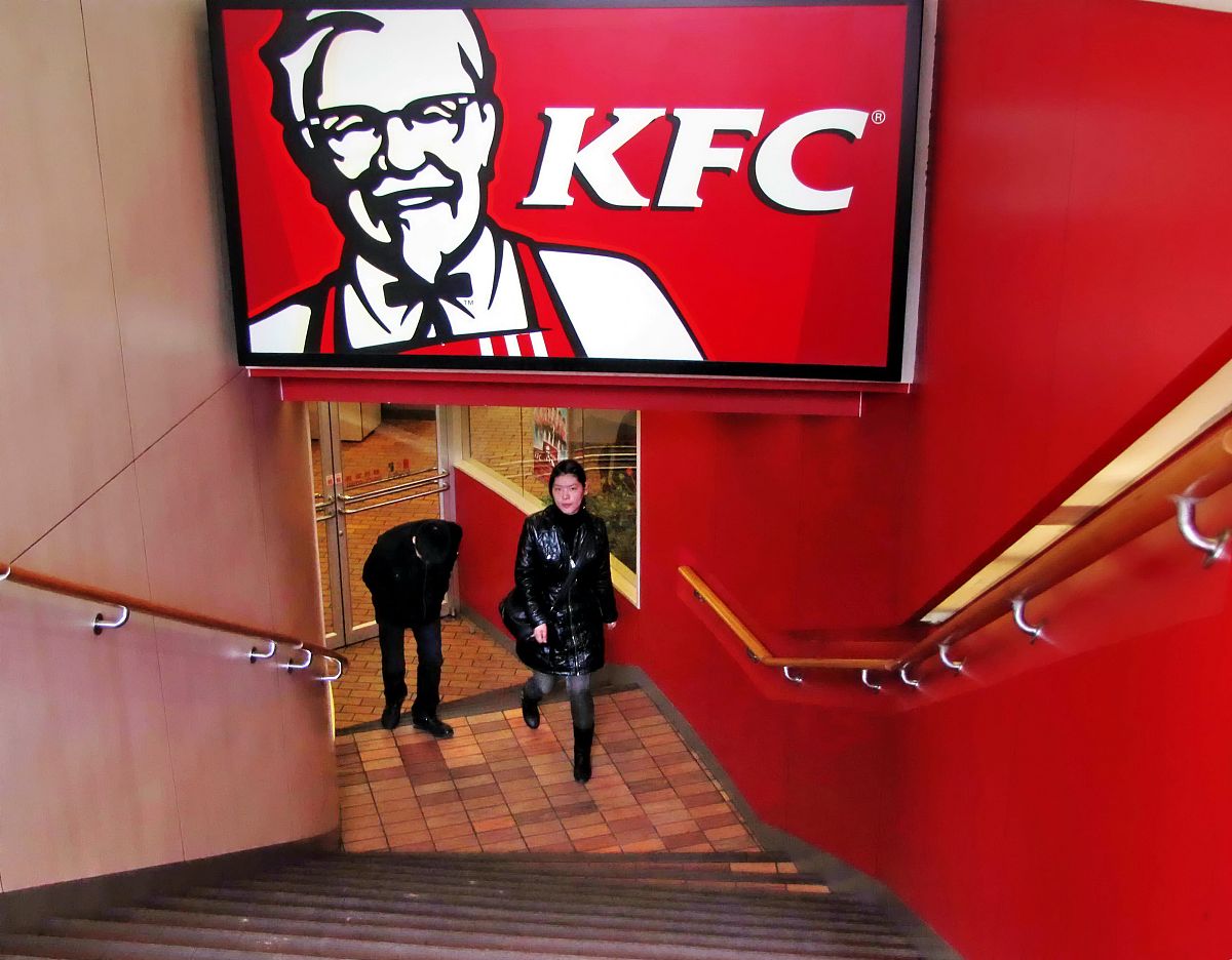 麦当劳和肯德基为何常与超市相邻？揭秘布局背后的策略