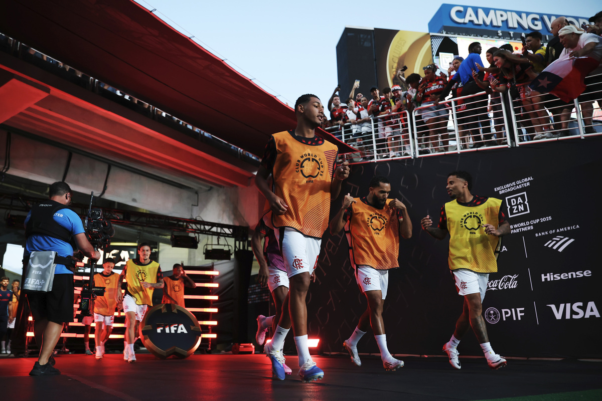 please generate summary with 10 sentences from httpswwwctinsidercomsportsuconn-mens-basketballarticlelive-huskies-final-four-ncaa-tournament-miami-17873471php