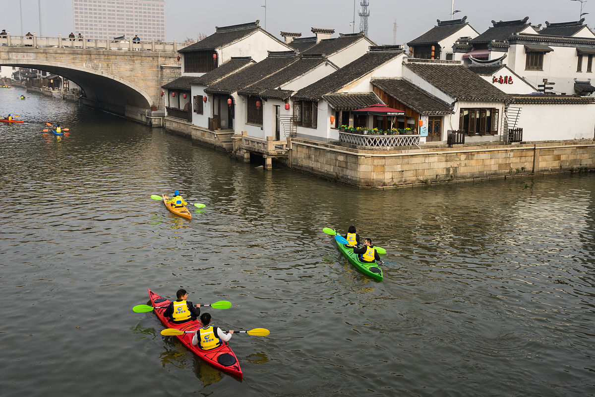 《克龙》的电影感：导演眉月谈创作理念和人物描写