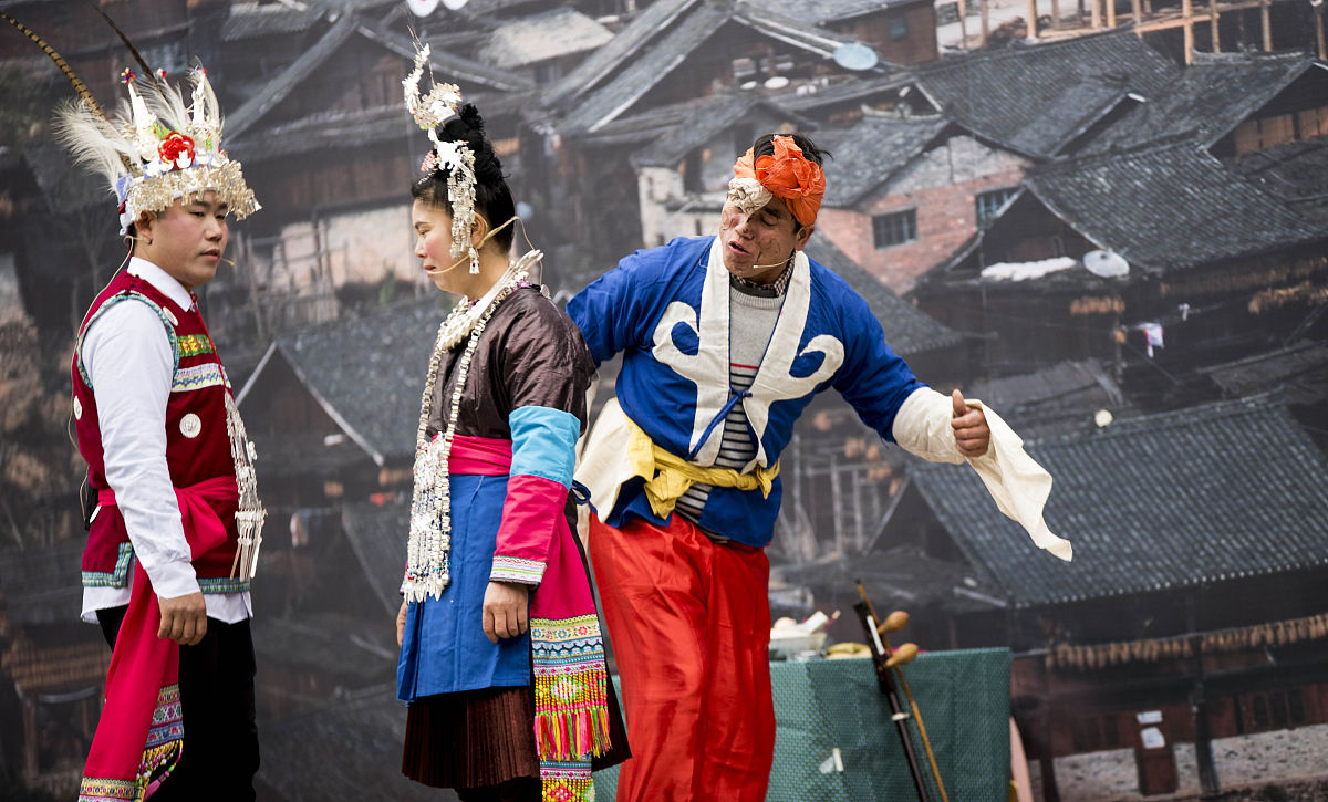 2019年2月16日,在贵州省黔东南苗族侗族自治州从江县,演员在表演《珠