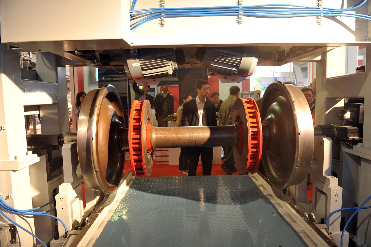 鹤峰职业中专学校城市轨道交通运营管理专业招生简章 - 培养城市轨道交通运营管理人才