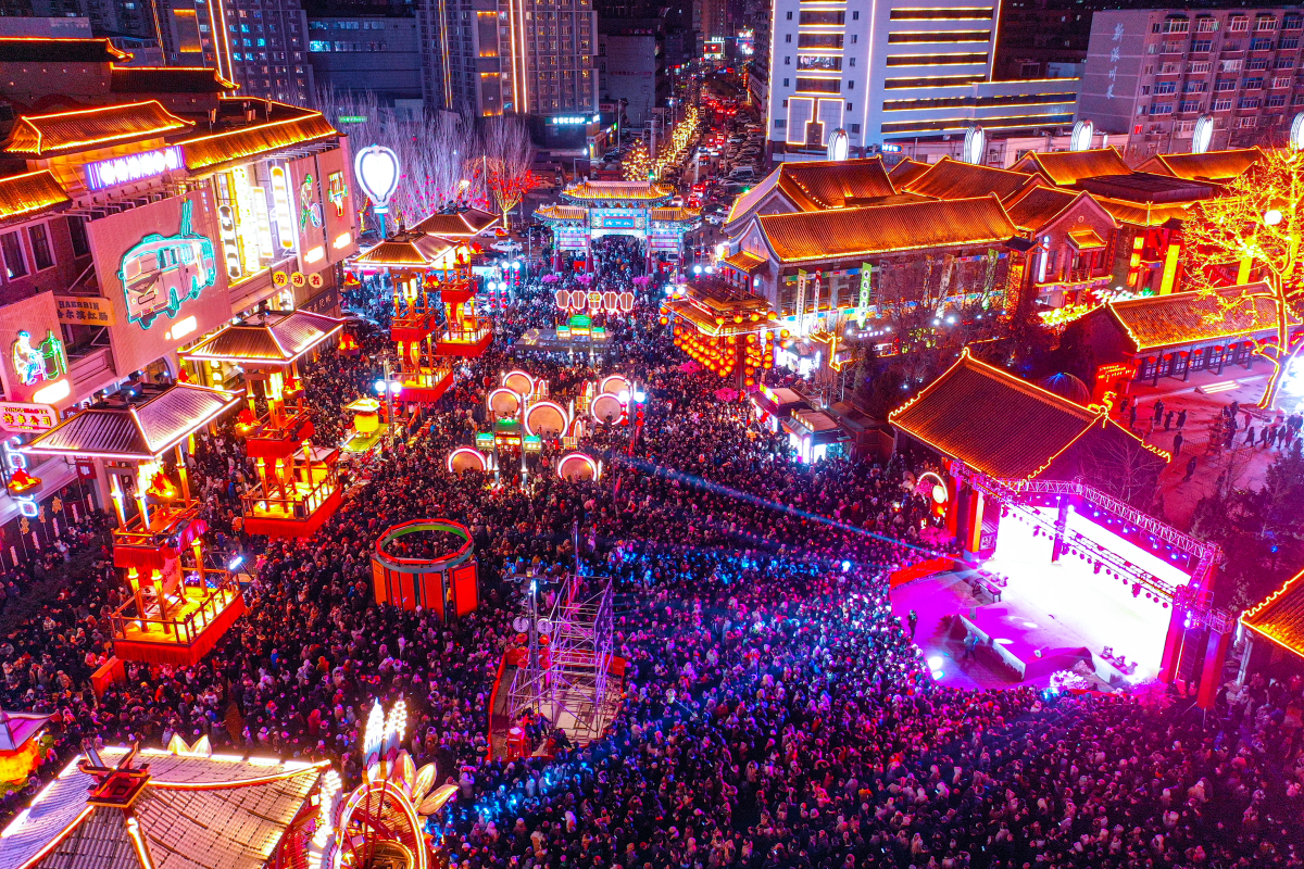 想象一下,华灯初上,正定夜市的热闹场景,简直就像一幅流动的画卷