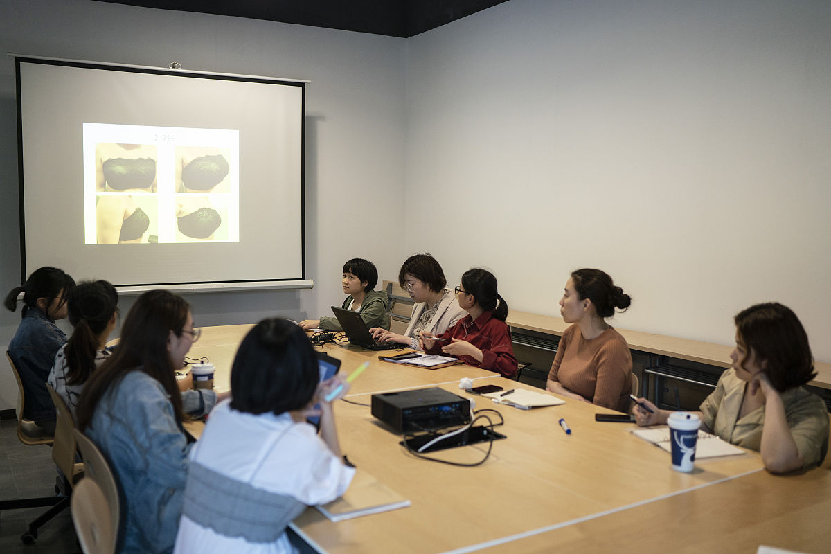 2019年4月15日,广州,困扰于在国内找不到适合大罩杯内衣,2015年大学毕