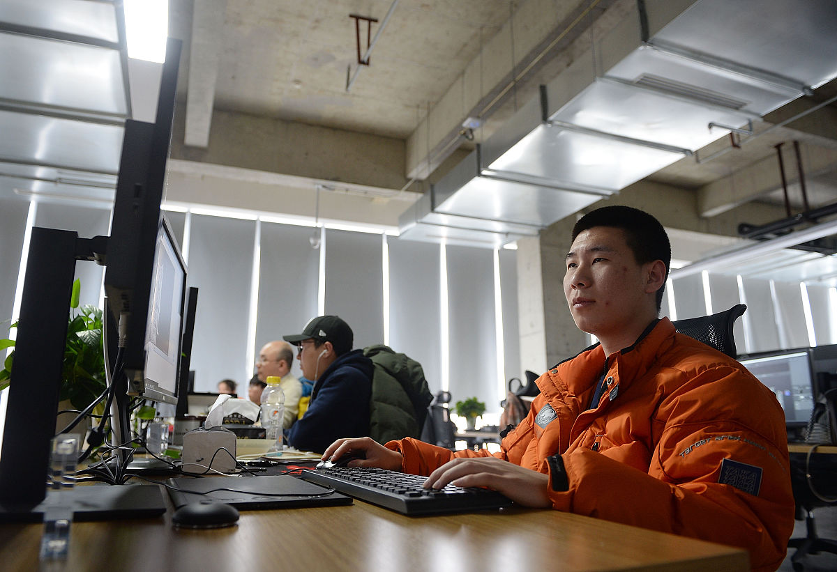 流浪地球电影改编：剧情、人物、特效深度解析
