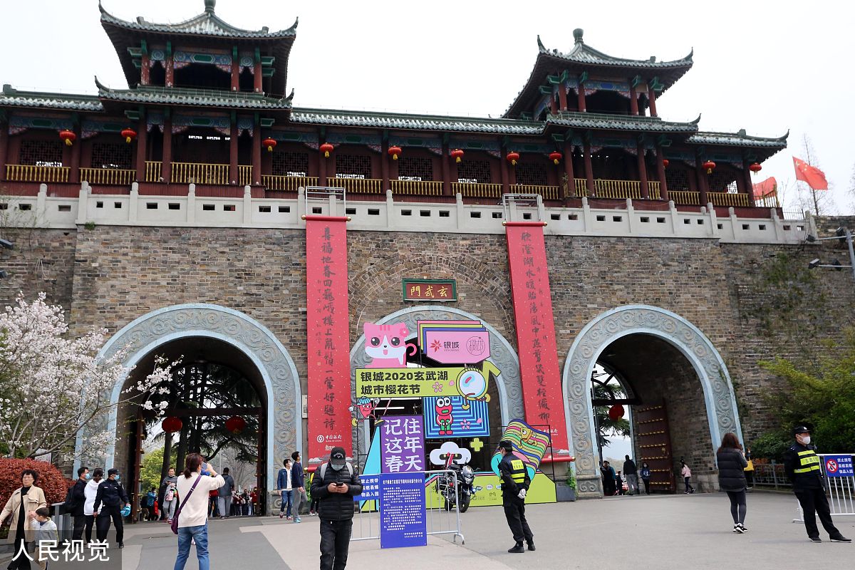 假设你是一位导游请推荐一份五一南京亲子游攻略要求避免去人多的地方。要包含住宿、餐饮和预估费用