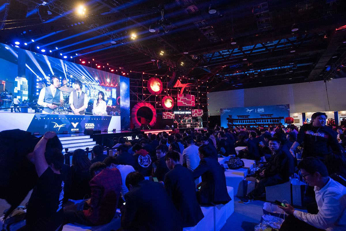 想知道是什么样的原因导致了在地下城与勇士中身上穿戴着60职业套首饰猫脸远古二的63级的角色力量却只有855呢？