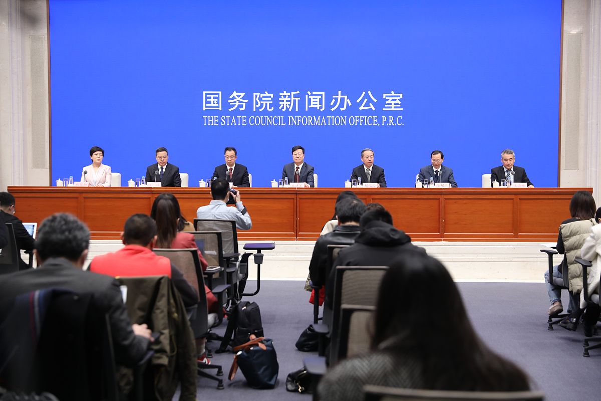青岛崂山区基层政府治理特点及影响：依法、参与、创新、综合