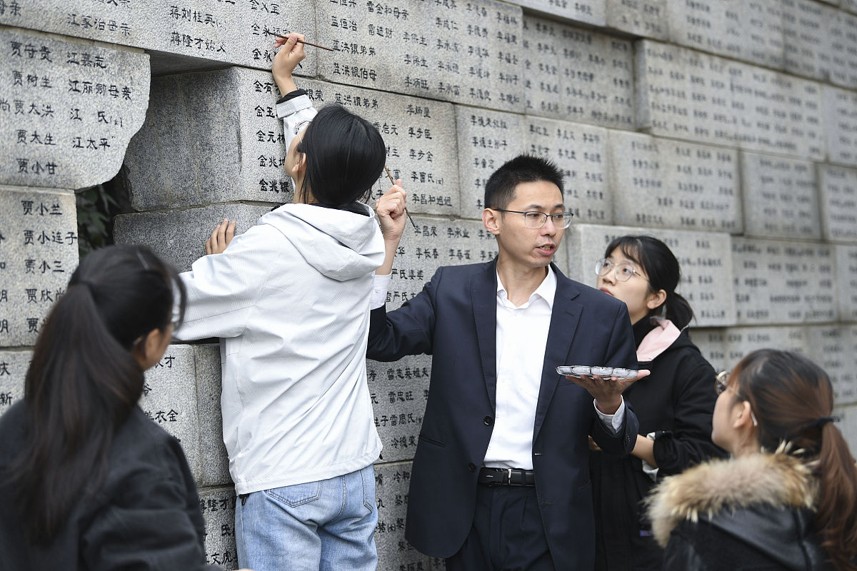 生成50份中职学生谈心谈话内容对话