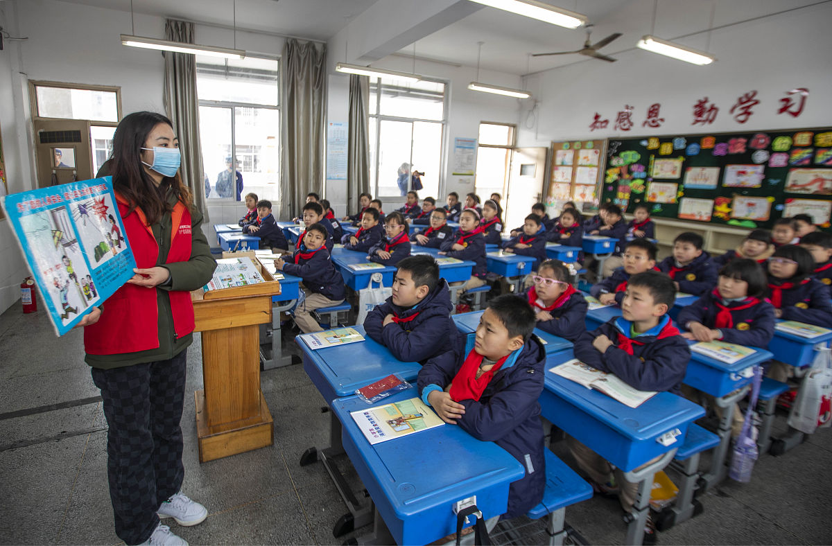 学校开展安全检查工作