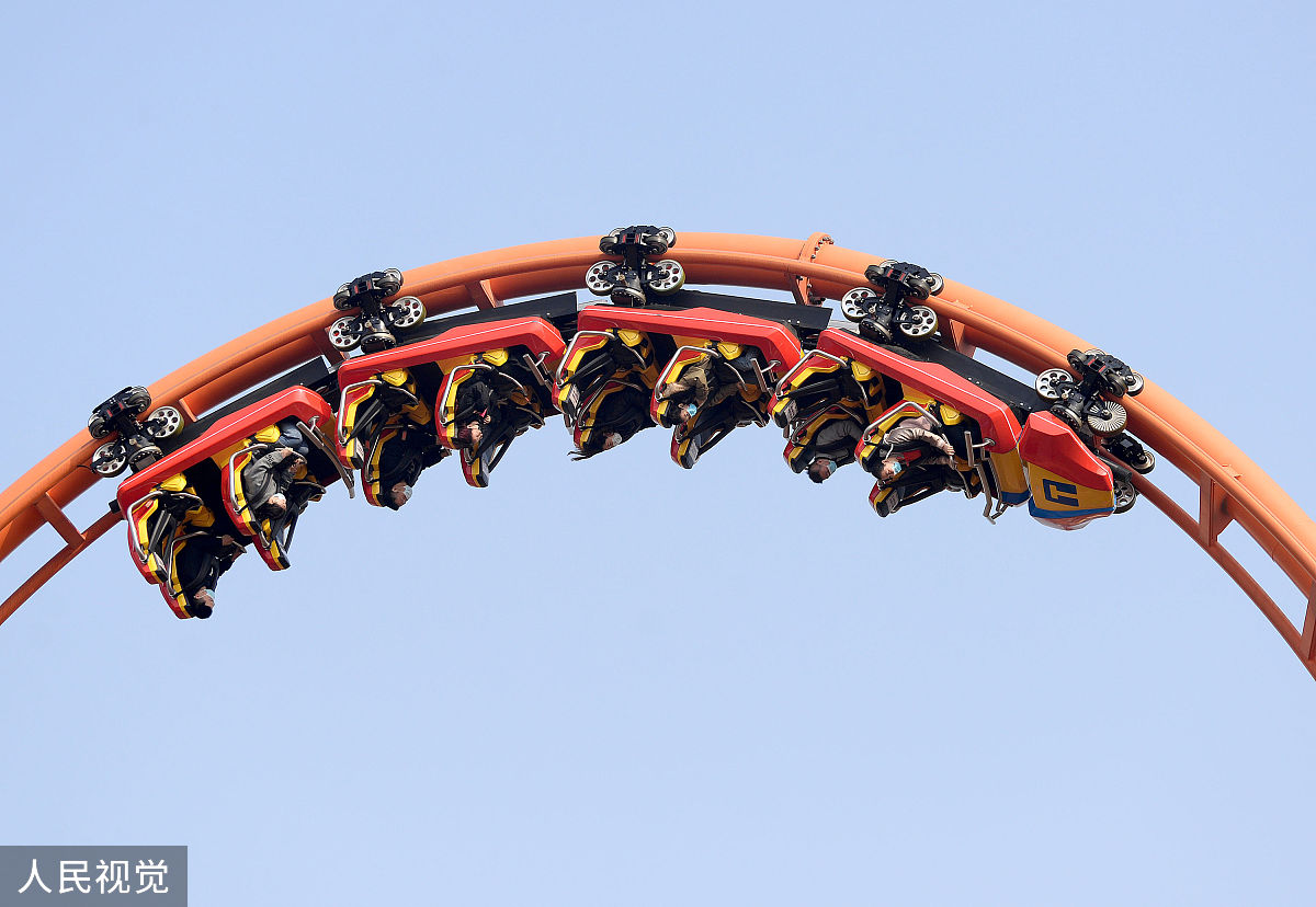 我的第一次过山车体验：战胜恐惧，收获快乐