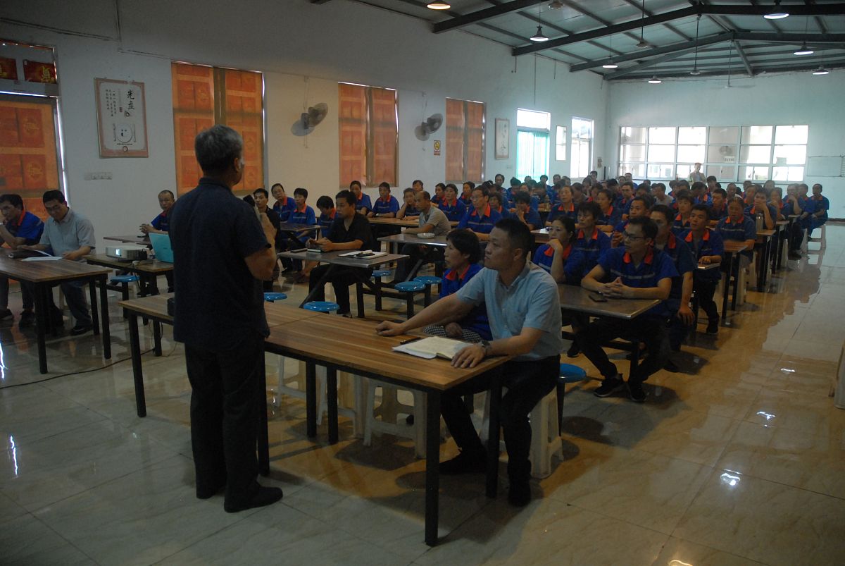 贵阳五制大专卫校：实践教育的典范