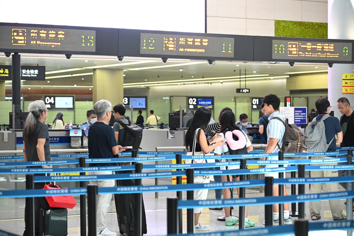 虹桥火车站 没买票可以进出发层吗