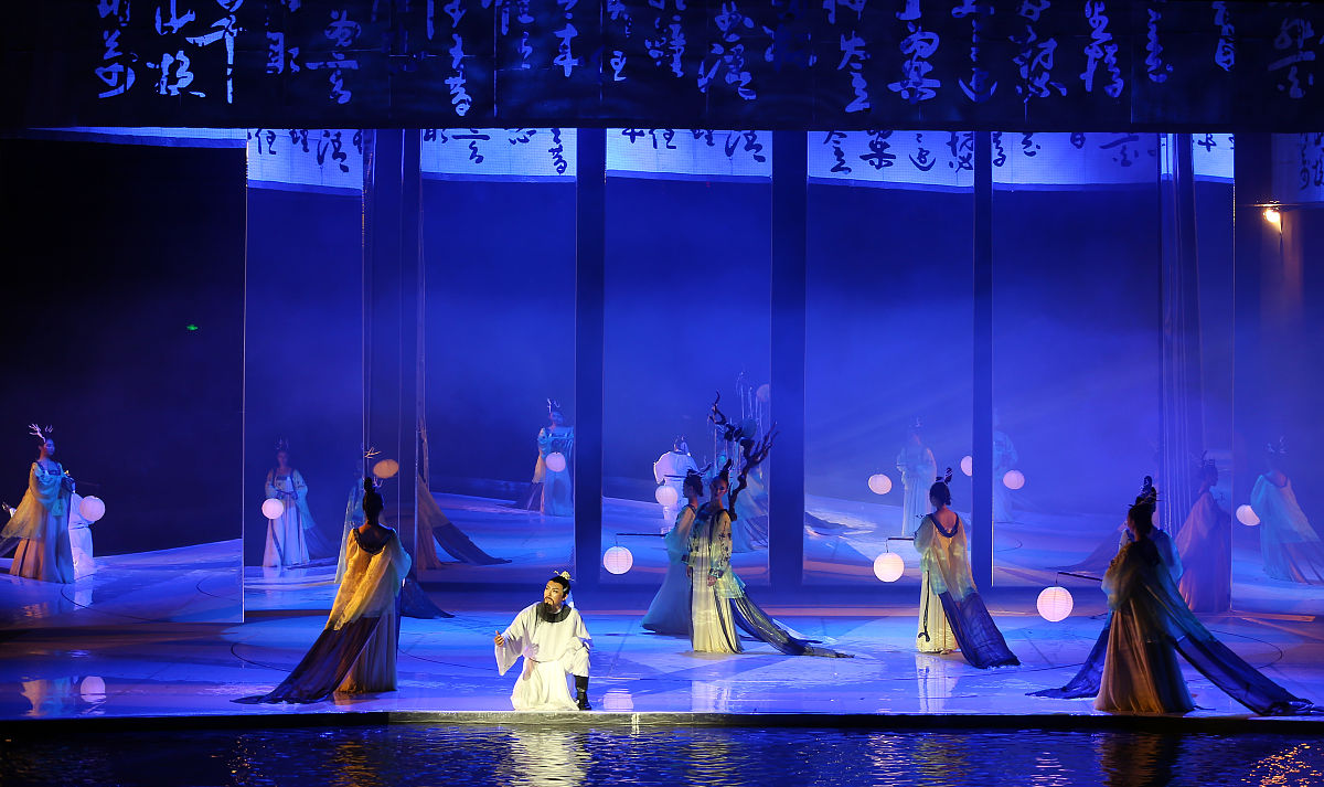 李白：飞流直下三千尺，诗情画意醉心间