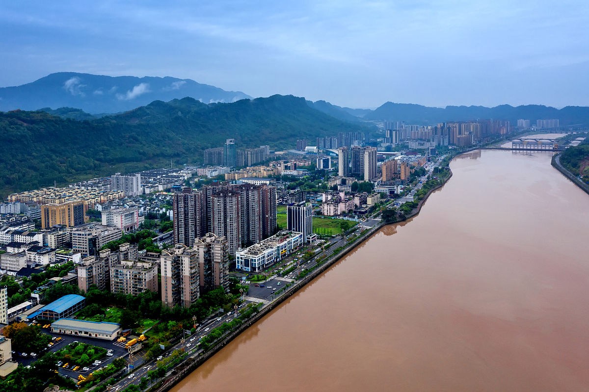 雅安航空工业联合技工学校航空专业招生条件_资助政策