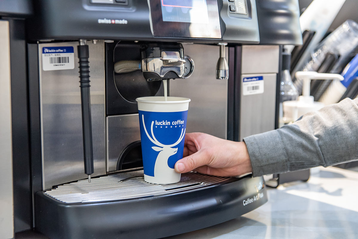 换个说法：2018年瑞幸咖啡横空出世全国上下爆发小蓝杯风暴。瑞幸咖啡从5月8日正式营业4个月时间在全国开了80。多家门店销售了180。万杯咖啡12月12日完成2亿美元B轮融资估值已达22亿美元跃居中国第二大连锁咖啡店随着国内消费者对咖啡文化的认可不断加深中国咖啡市场具有巨大潜力。