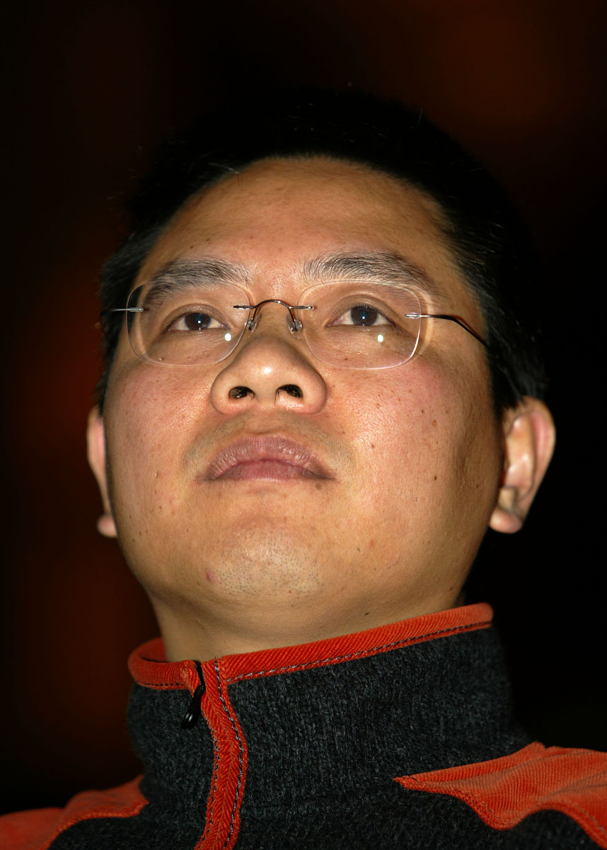 2004年12月26日,前任上海市浙江商会会长均瑶集团董事长王均瑶之弟王