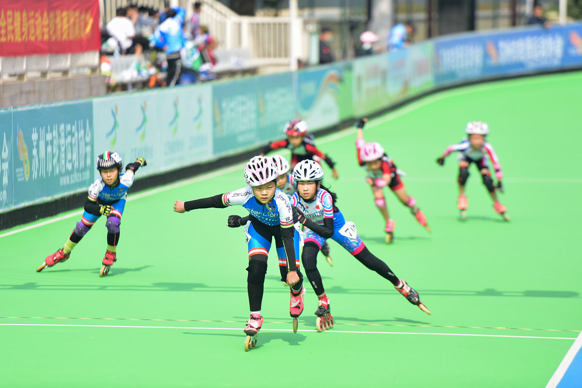 小学运动会800米广播加油稿