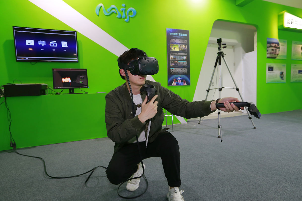 对于低碳出游的特色文创产品通过首页商城零碳服装、环保文具、绿色用品、联名IP产品的特色文创设计和售卖通过微信小程序实现电商增收为用户提供有特色、有价值的低碳产品。