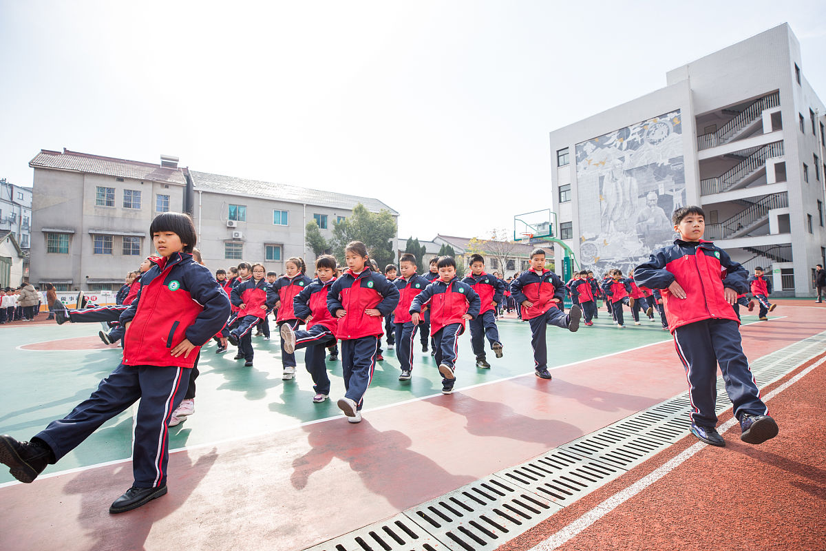 2020年12月22日,浙江省湖州市长兴县第四小学的学生正在进行广播体操